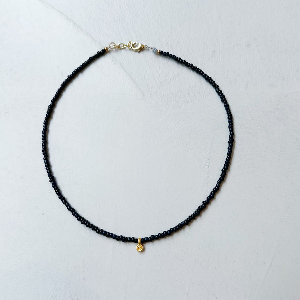 Plain bead necklace with coin - Navy