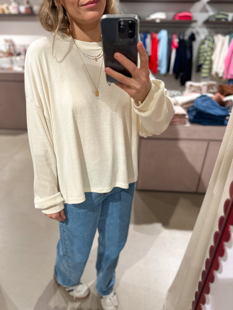 Oversized flowy tee - Butter cream