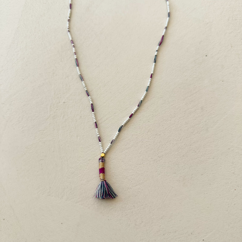 Long tassel necklace - White/purple mix