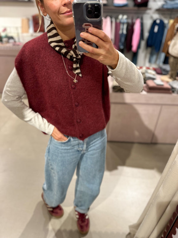 Soft knit vest - Burgundy brick