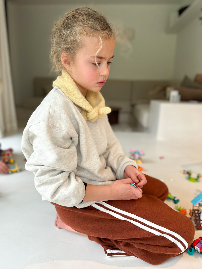 Fluffy triangle scarf - Soft yellow