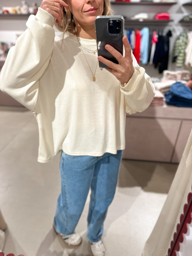 Oversized flowy tee - Butter cream